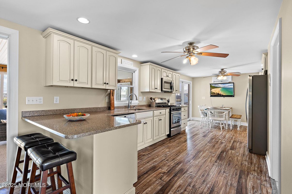 Dining room, Interior, Kitchen, Recessed Lighting, Stainless Steel Appliances, Wood Texture Flooring