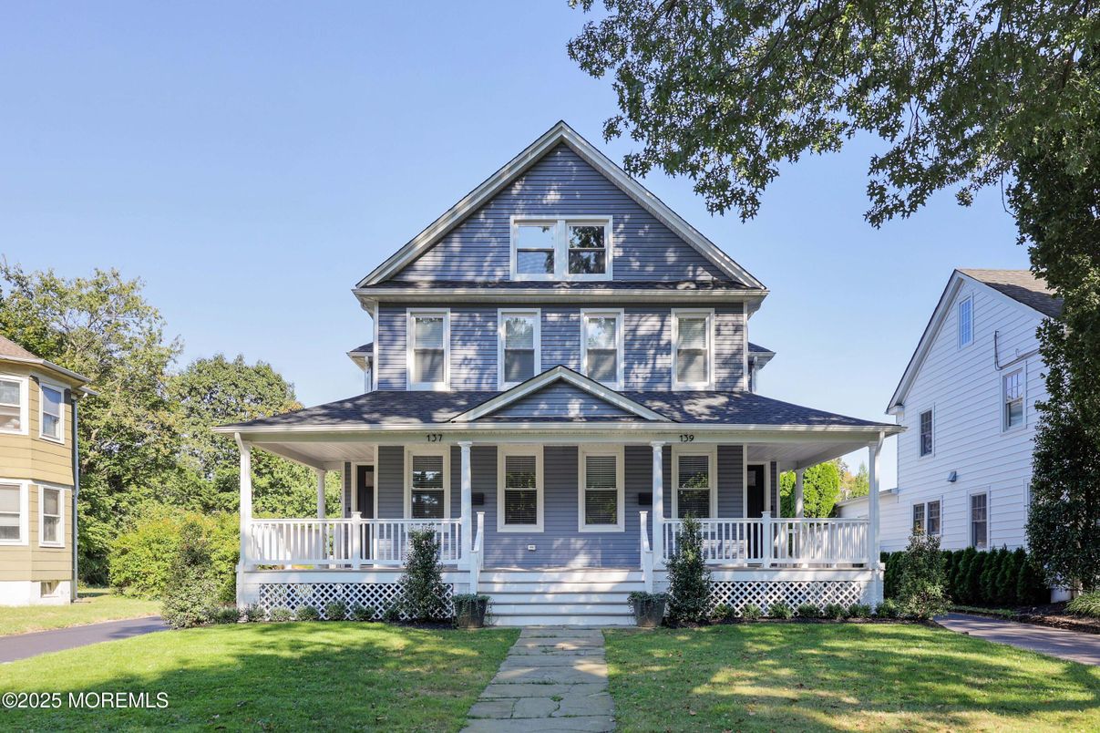Exterior, Facade, Queen Anne Victorian