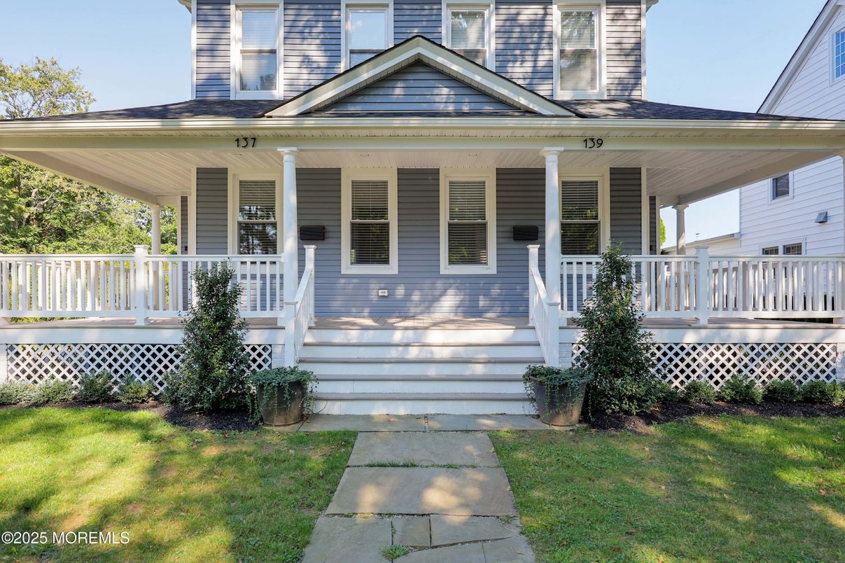 Exterior, Facade, American Foursquare