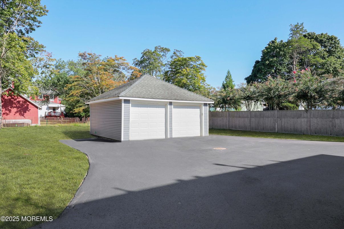 Detached Garage, Exterior