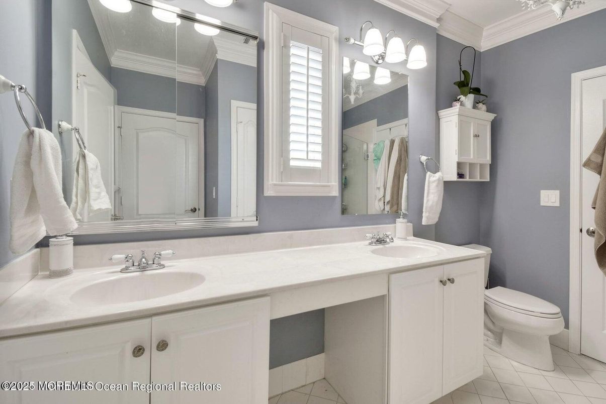 Bathroom, Dual Sink Vanities, Interior