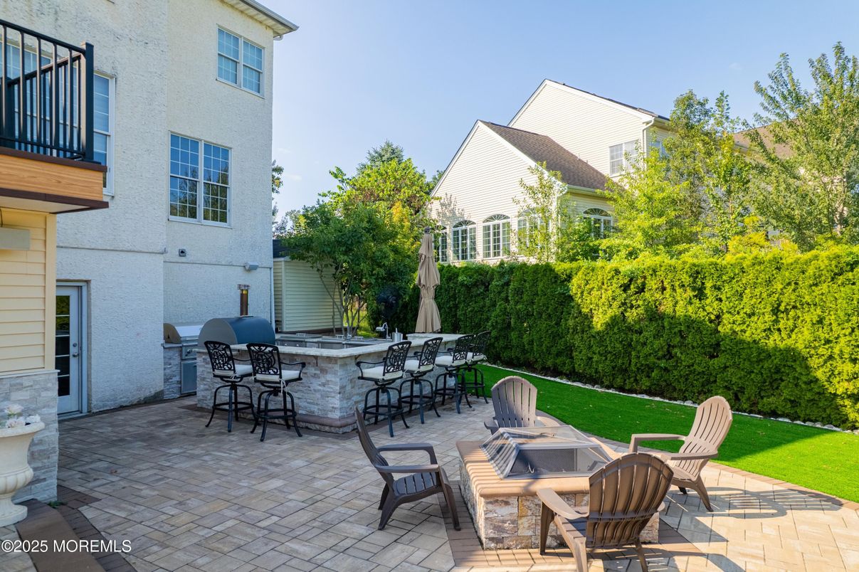 Backyard, Exterior, Outdoor Kitchen