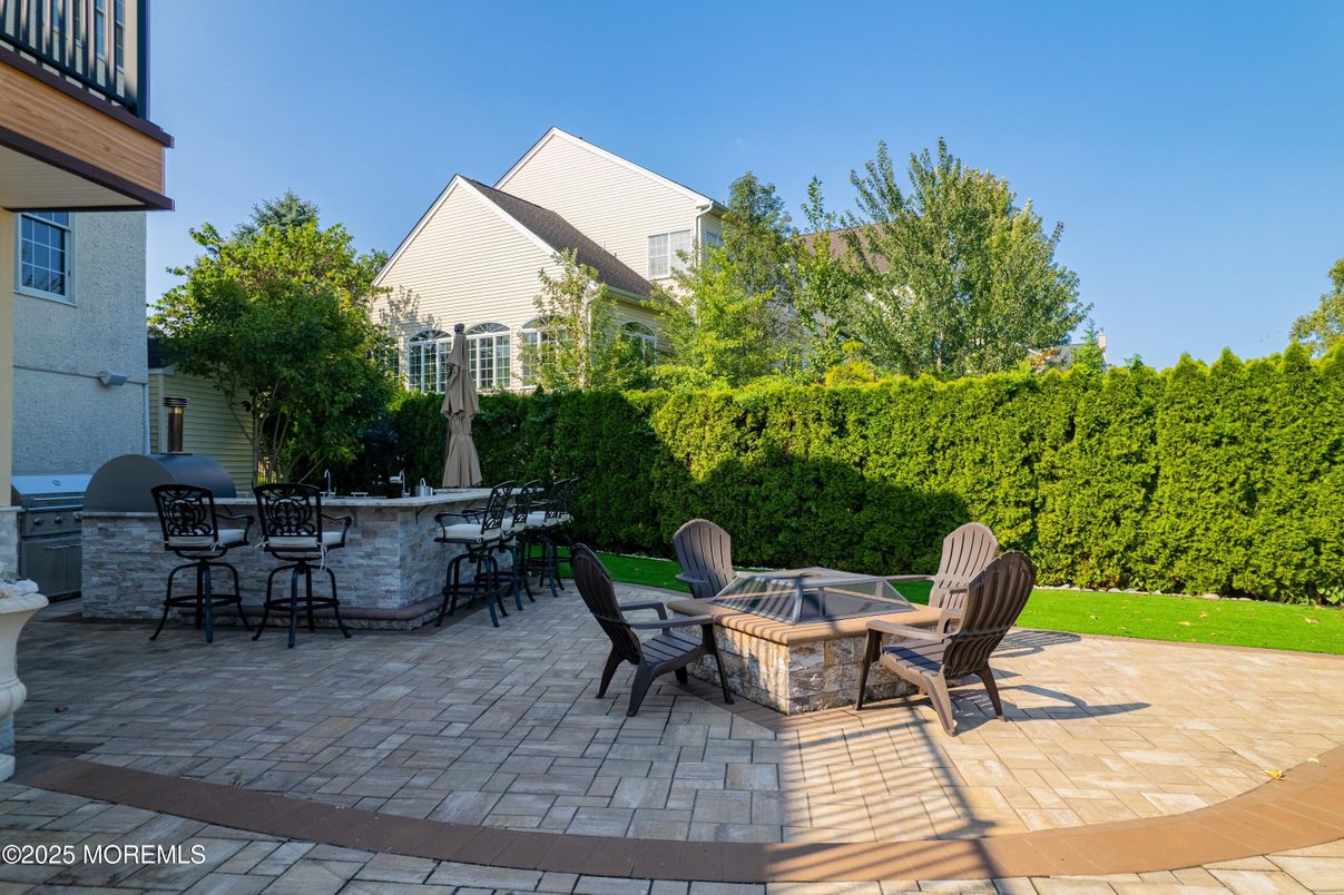 Backyard, Exterior, Outdoor Kitchen