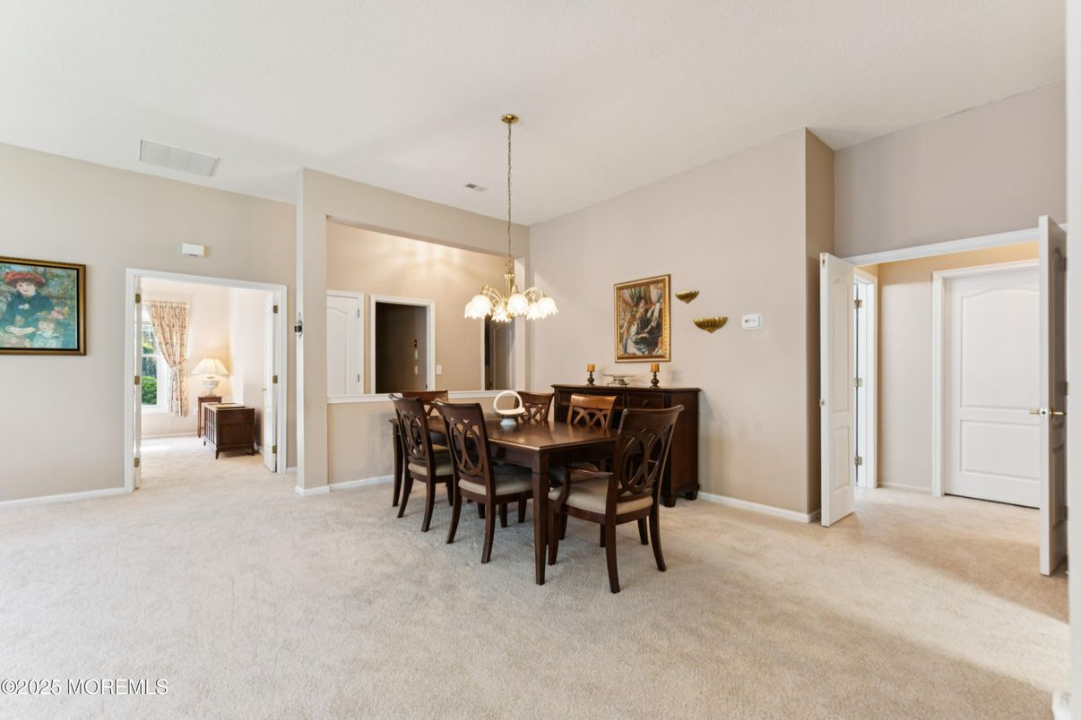 Chandelier, Dining room, Interior, Pendant Lights