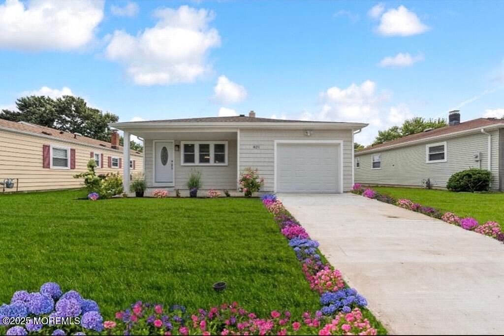 Attached, Backyard, Exterior, Facade, Ranch