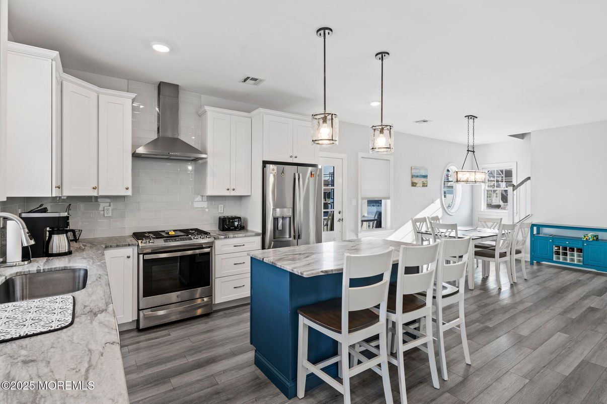 Dining room, Interior, Kitchen, Pendant Lights, Recessed Lighting, Stainless Steel Appliances, Wood Texture Flooring
