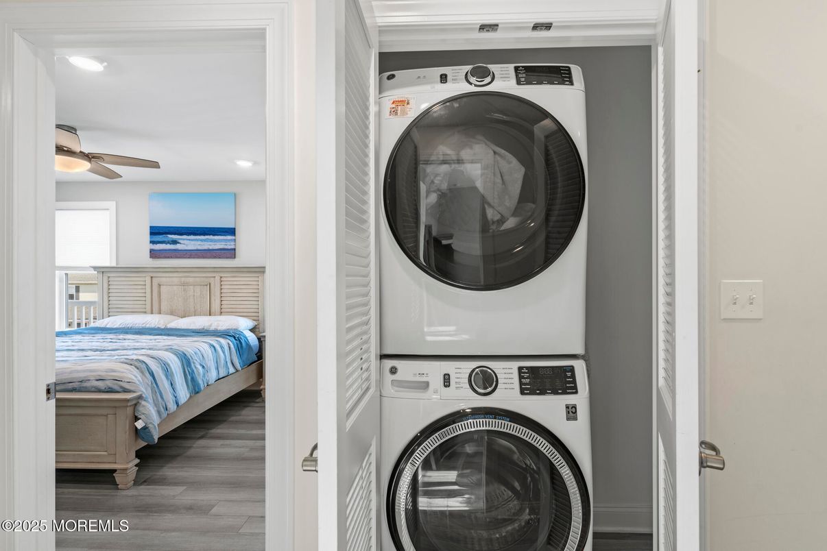 Bedroom, Interior, Recessed Lighting, Utility Closets, Washer, Wood Texture Flooring