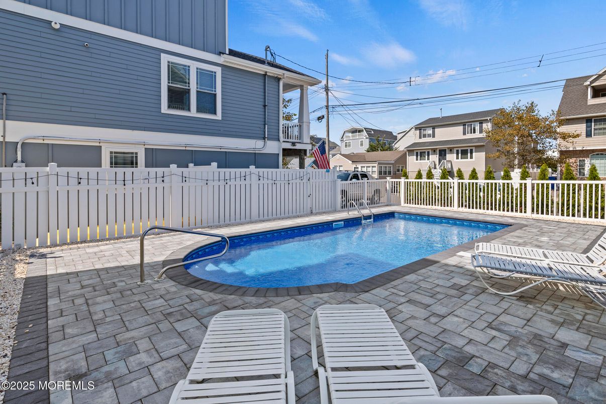 Exterior, Pool