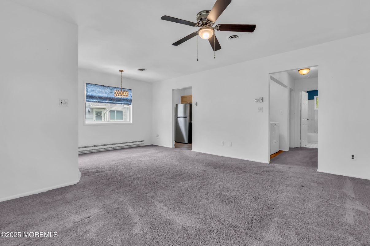 Empty room, Interior, Pendant Lights