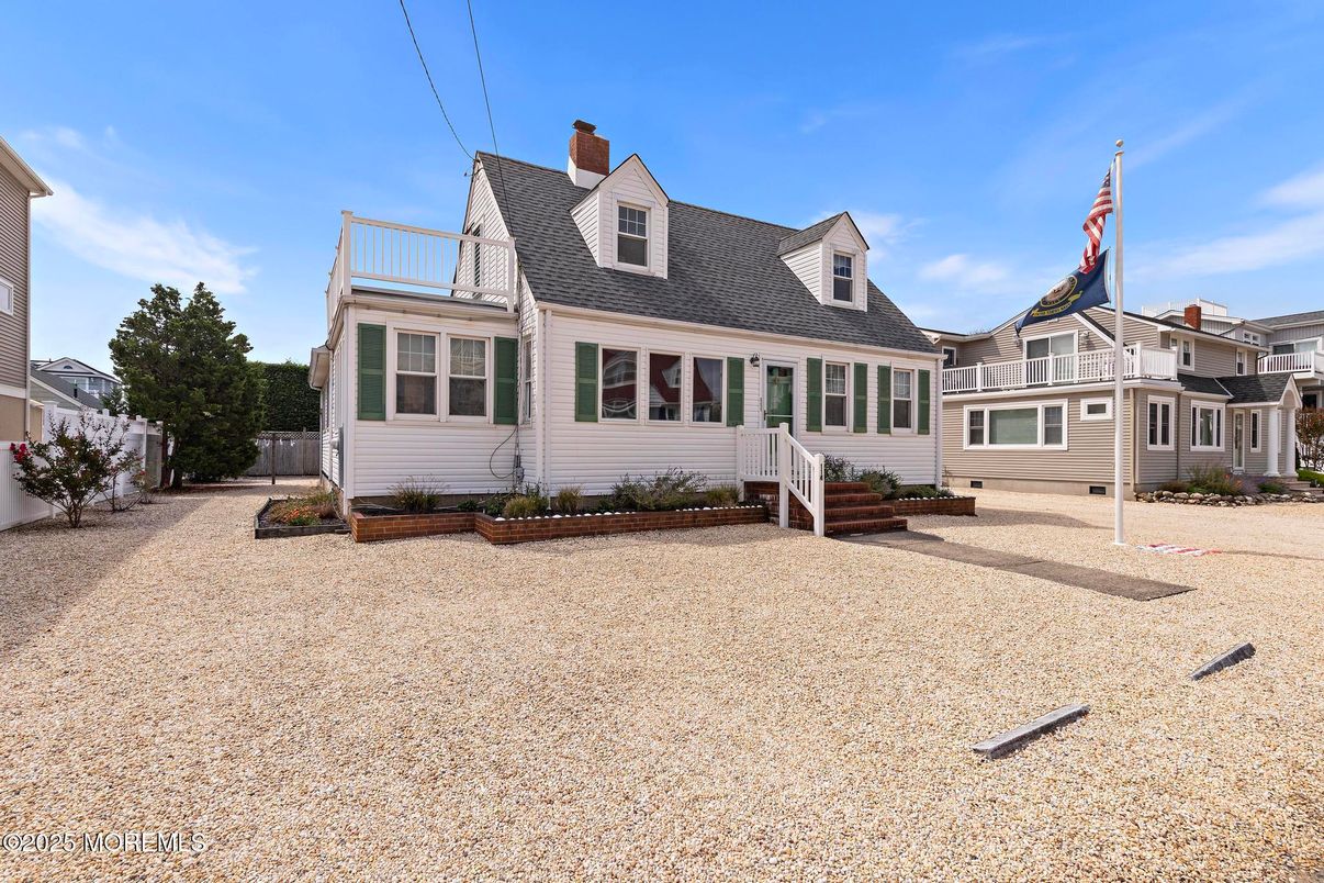 Exterior, Facade, Cape Cod