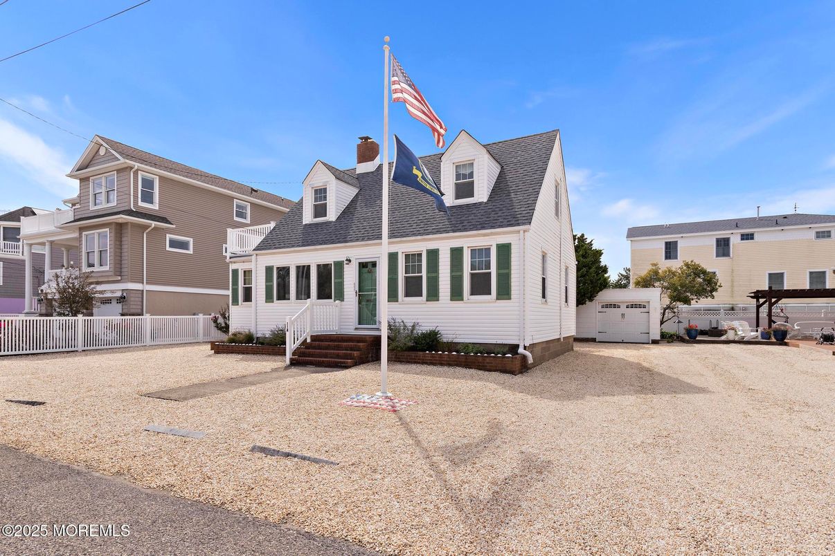 Attached, Detached Garage, Exterior, Facade, Cape Cod