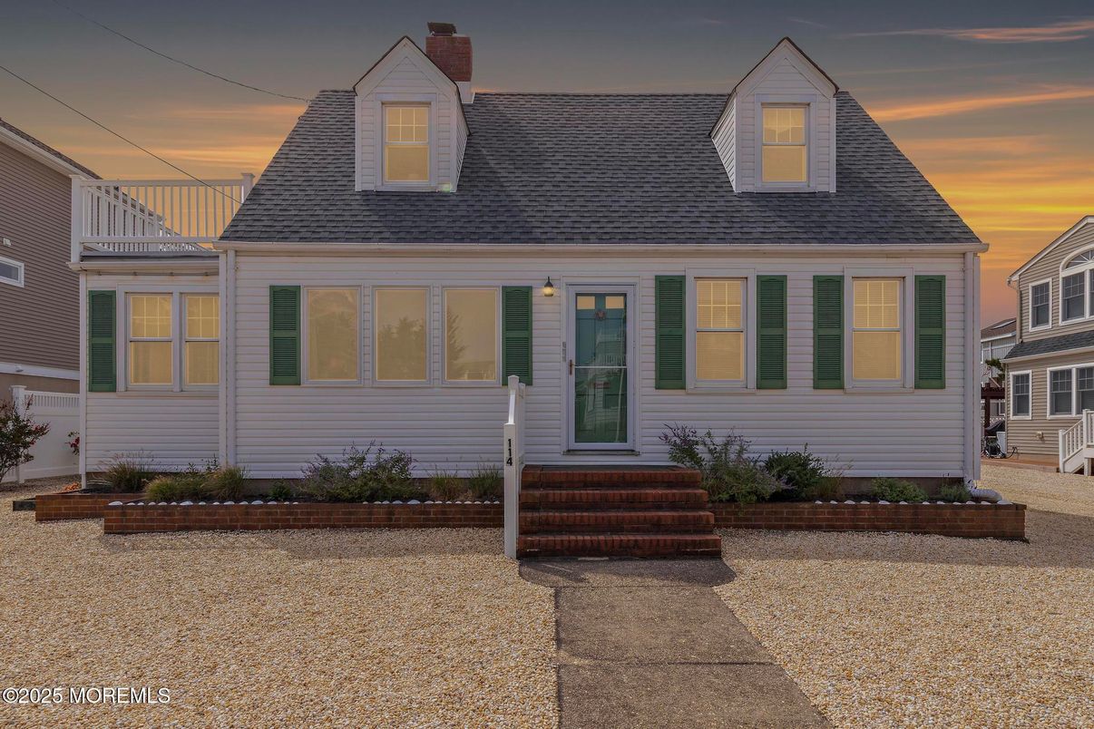 Exterior, Facade, Cape Cod