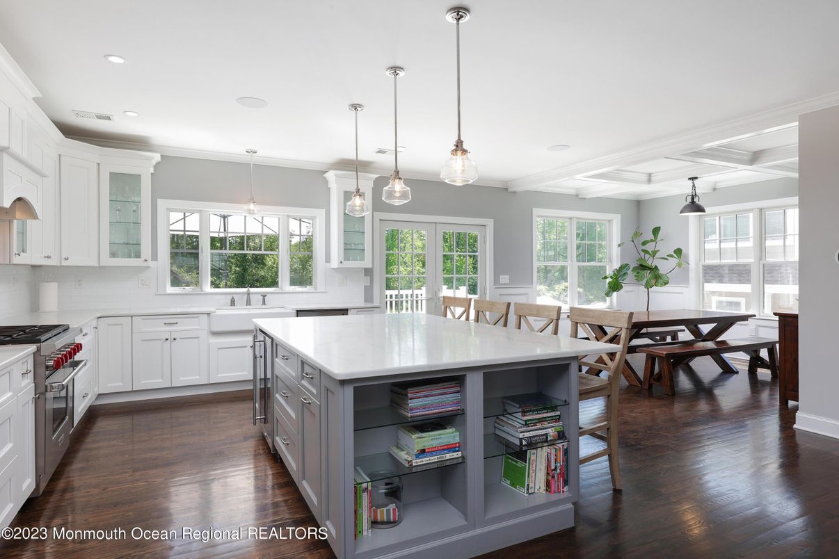 Dining room, Interior, Kitchen, Pendant Lights, Recessed Lighting, Wood Texture Flooring