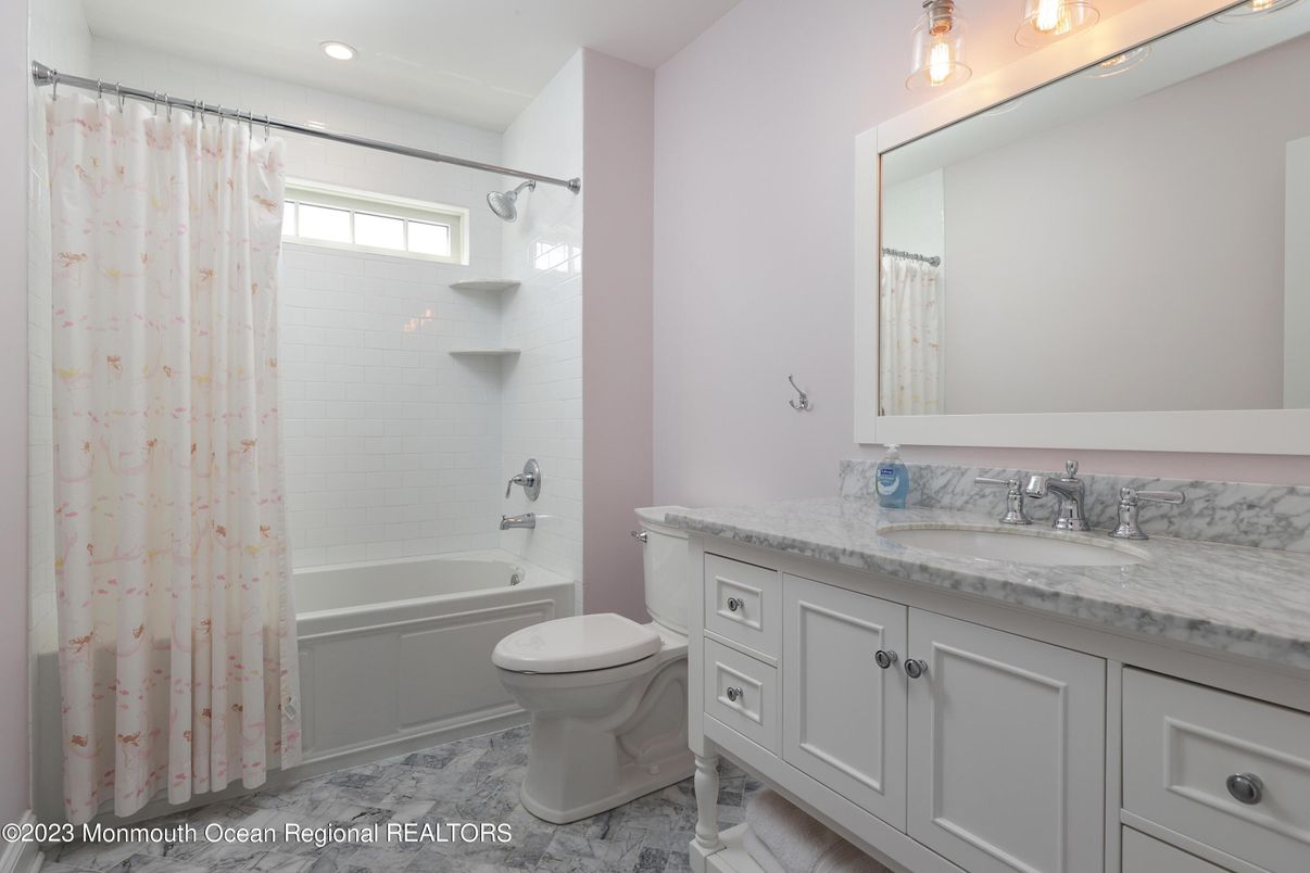 Bathroom, Interior, Recessed Lighting