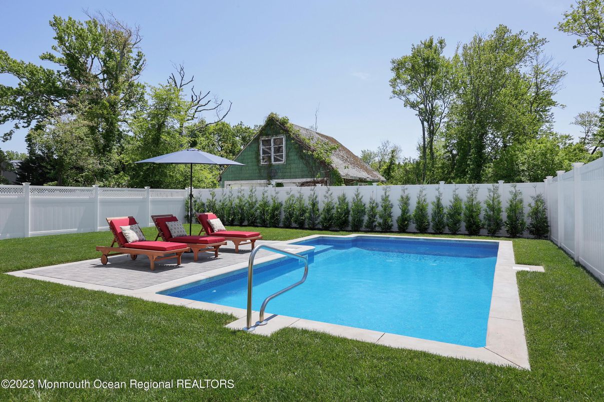 Exterior, Pool