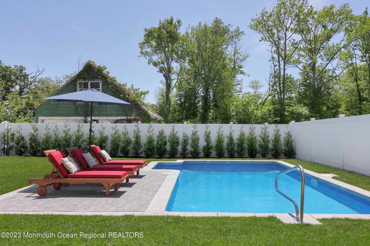 Exterior, Pool