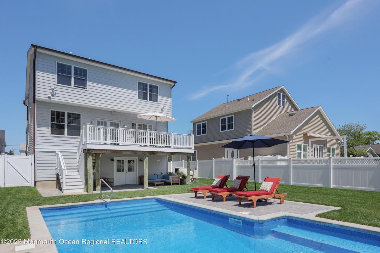 Exterior, Pool