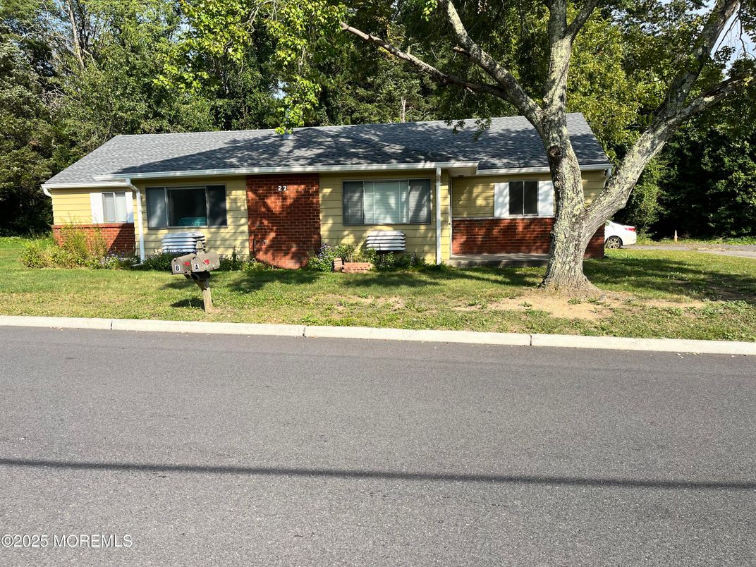 Exterior, Facade, Brick Facade, Ranch