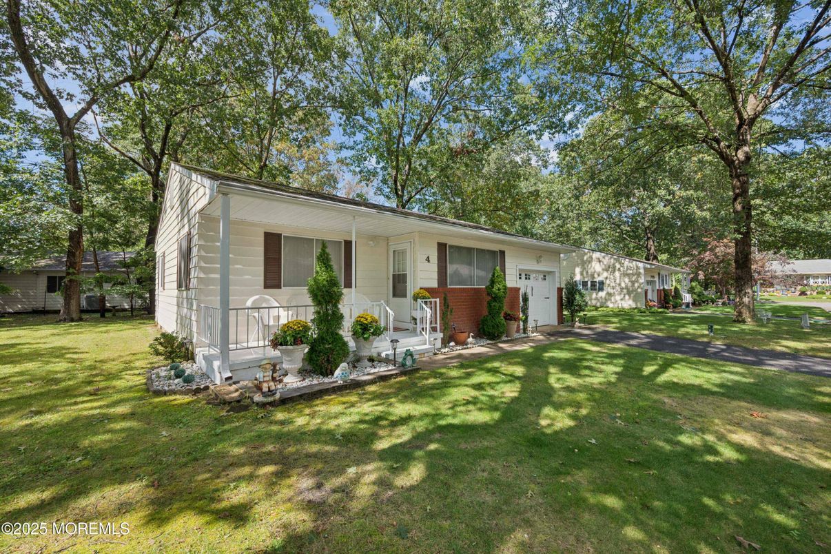 Backyard, Exterior, Facade, Ranch