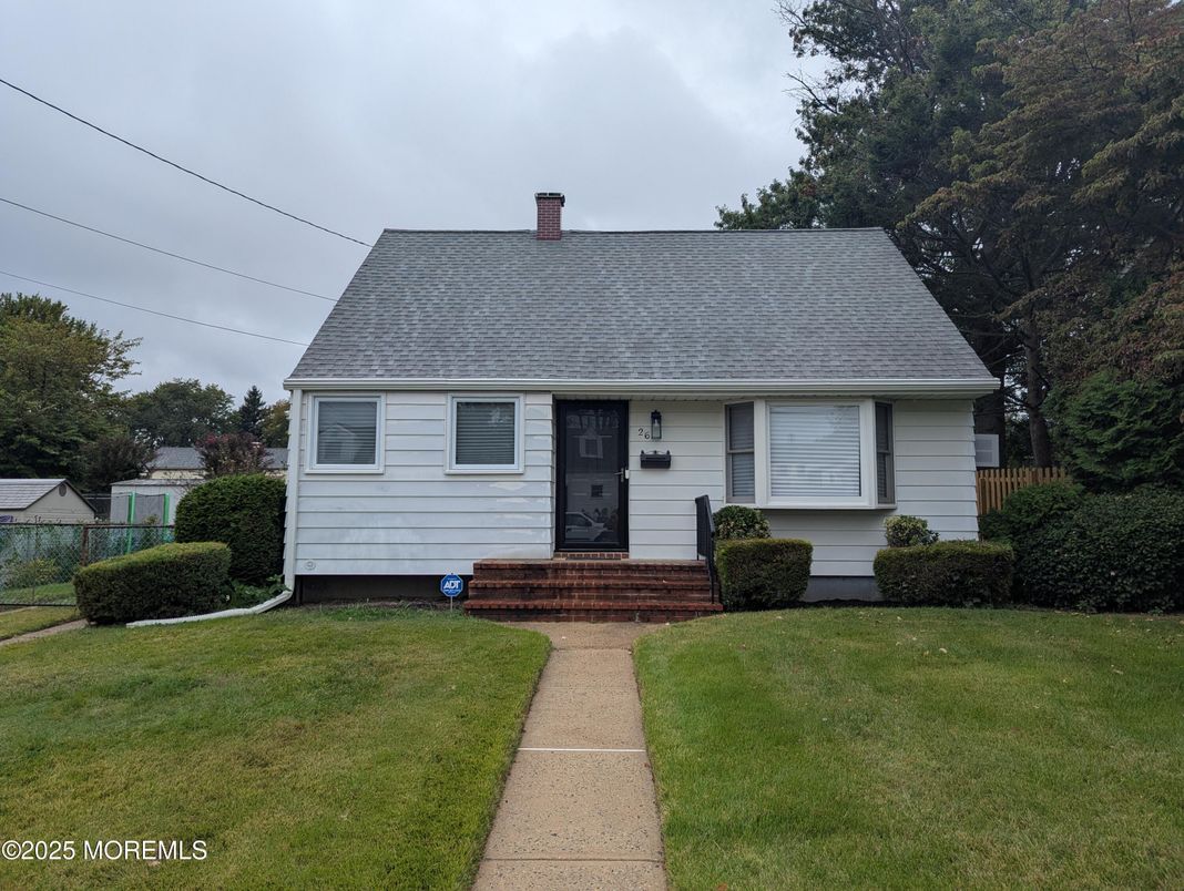 Exterior, Facade, Cape Cod