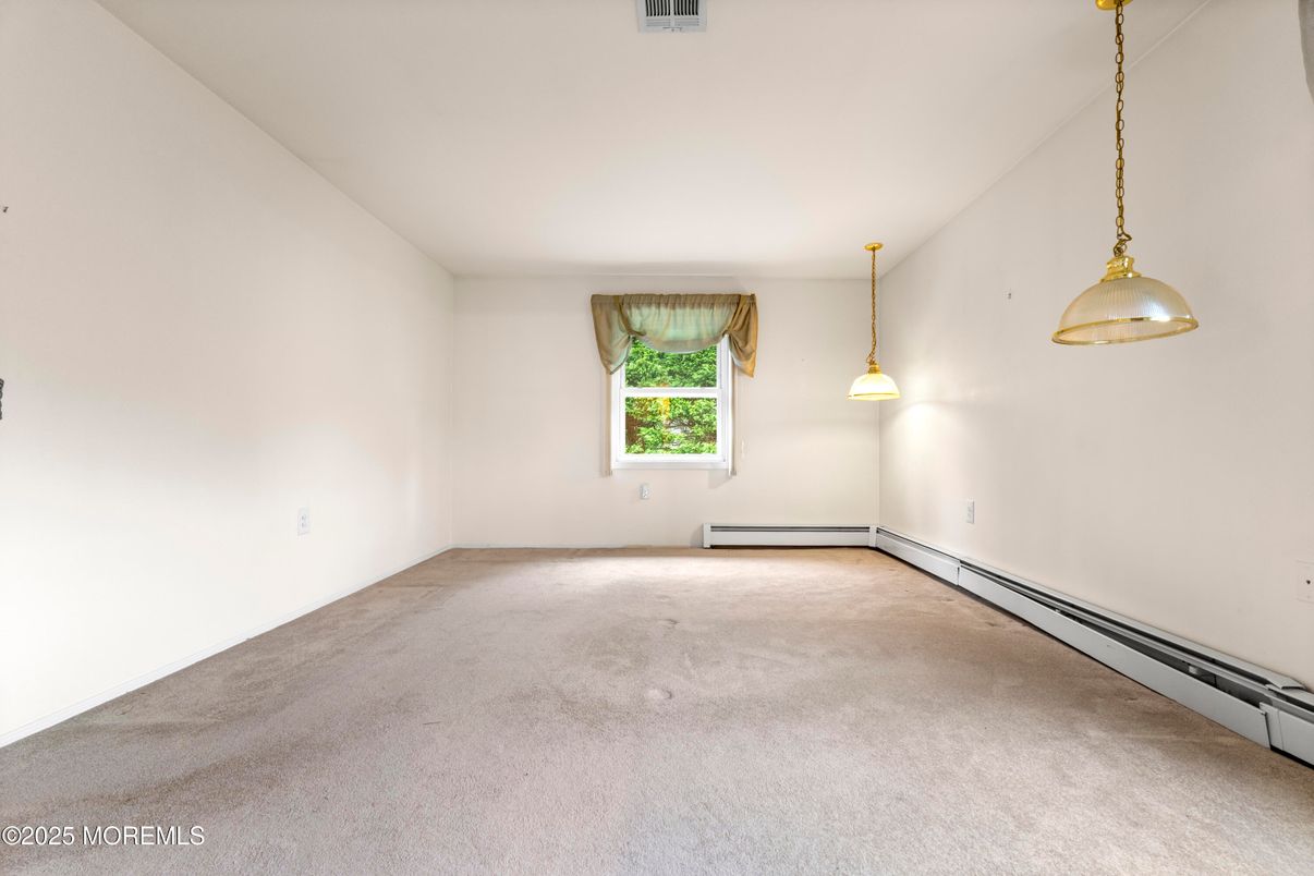 Empty room, Interior, Pendant Lights