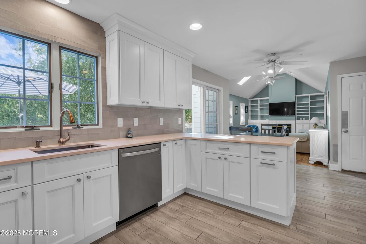 Dining room, Interior, Kitchen, Recessed Lighting, Wood Texture Flooring