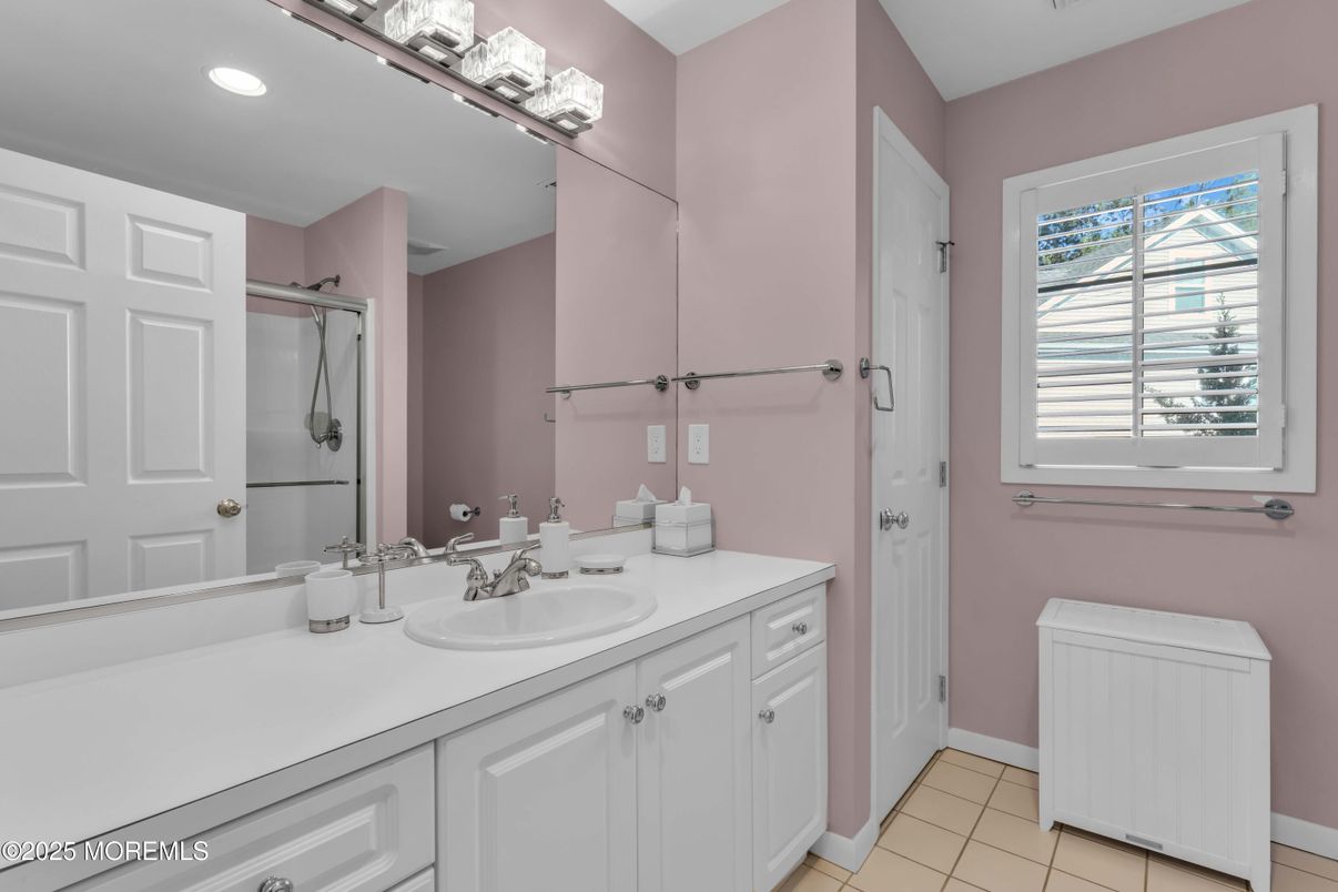 Bathroom, Dual Sink Vanities, Interior, Recessed Lighting