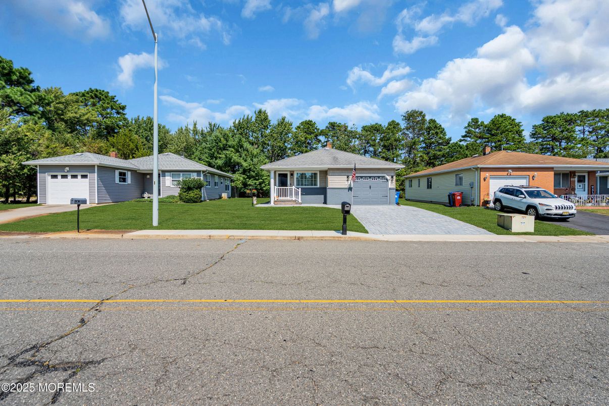 Detached Garage, Exterior