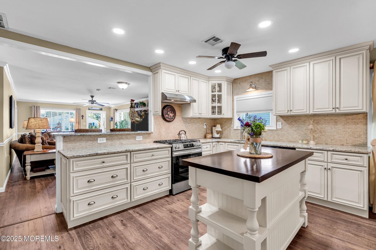 Interior, Kitchen, Recessed Lighting, Wood Texture Flooring