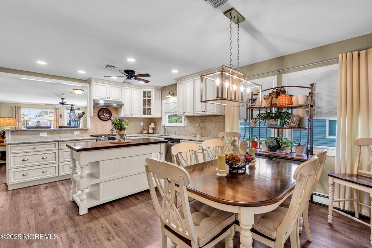 Dining room, Interior, Kitchen, Pendant Lights, Recessed Lighting, Wood Texture Flooring