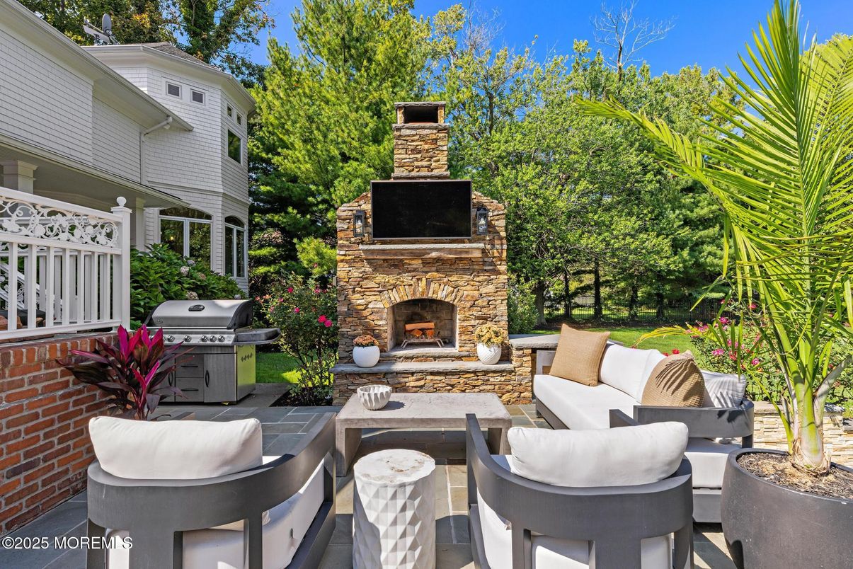 Exterior, Fireplace