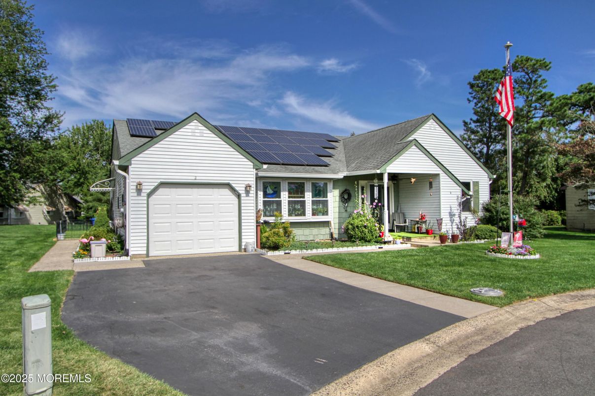 Attached, Exterior, Facade, Solar Panels, Ranch