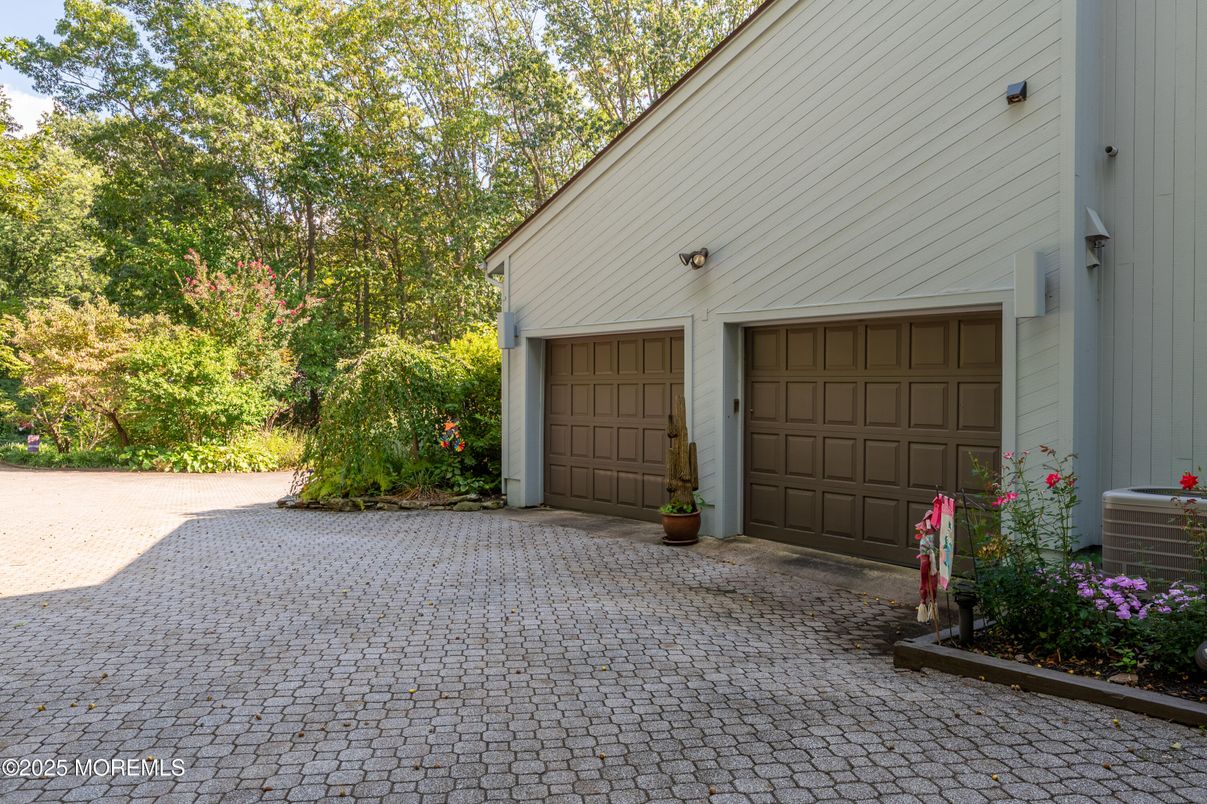 Detached Garage, Exterior