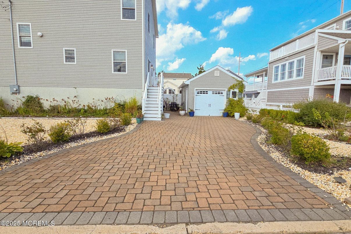 Detached Garage, Exterior