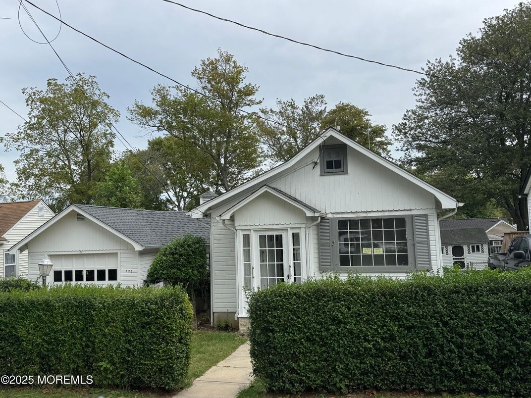 Attached, Exterior, Facade, Farmhouse