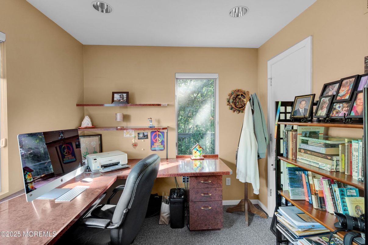 Home Office, Interior