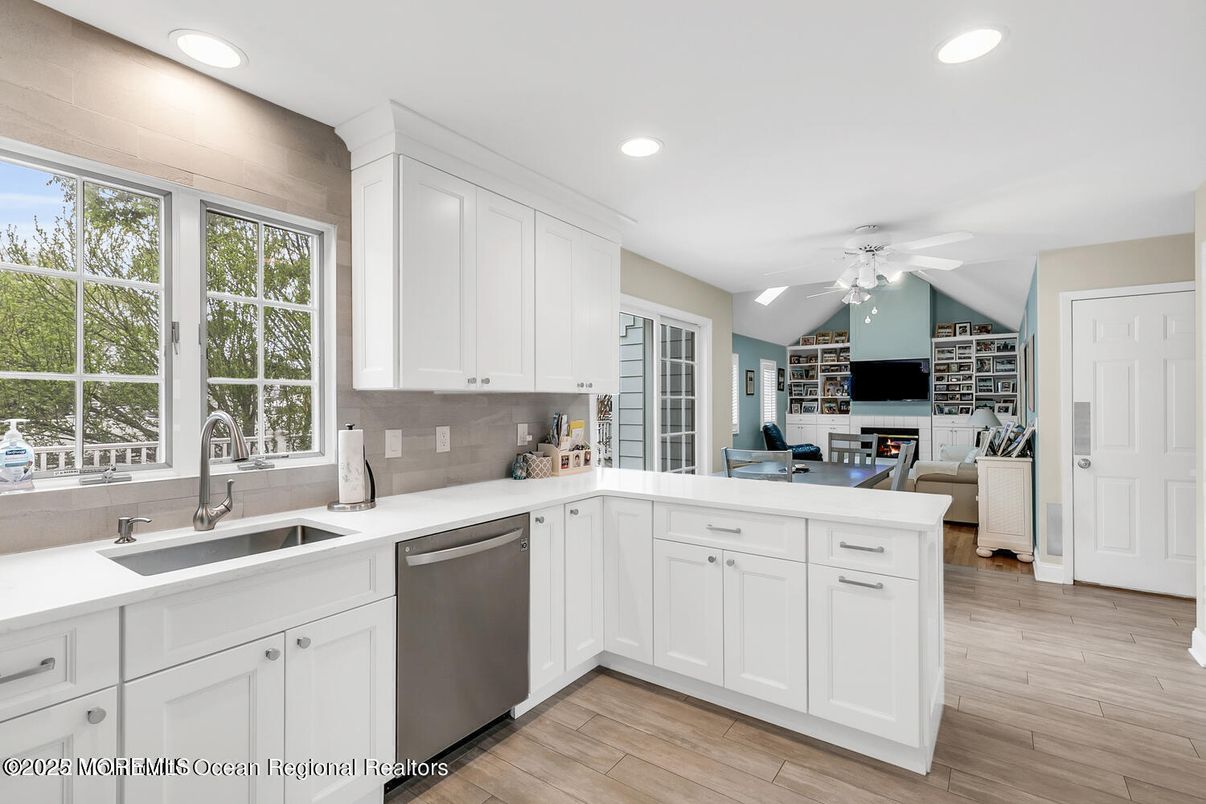Interior, Kitchen, Living room, Recessed Lighting, Wood Texture Flooring