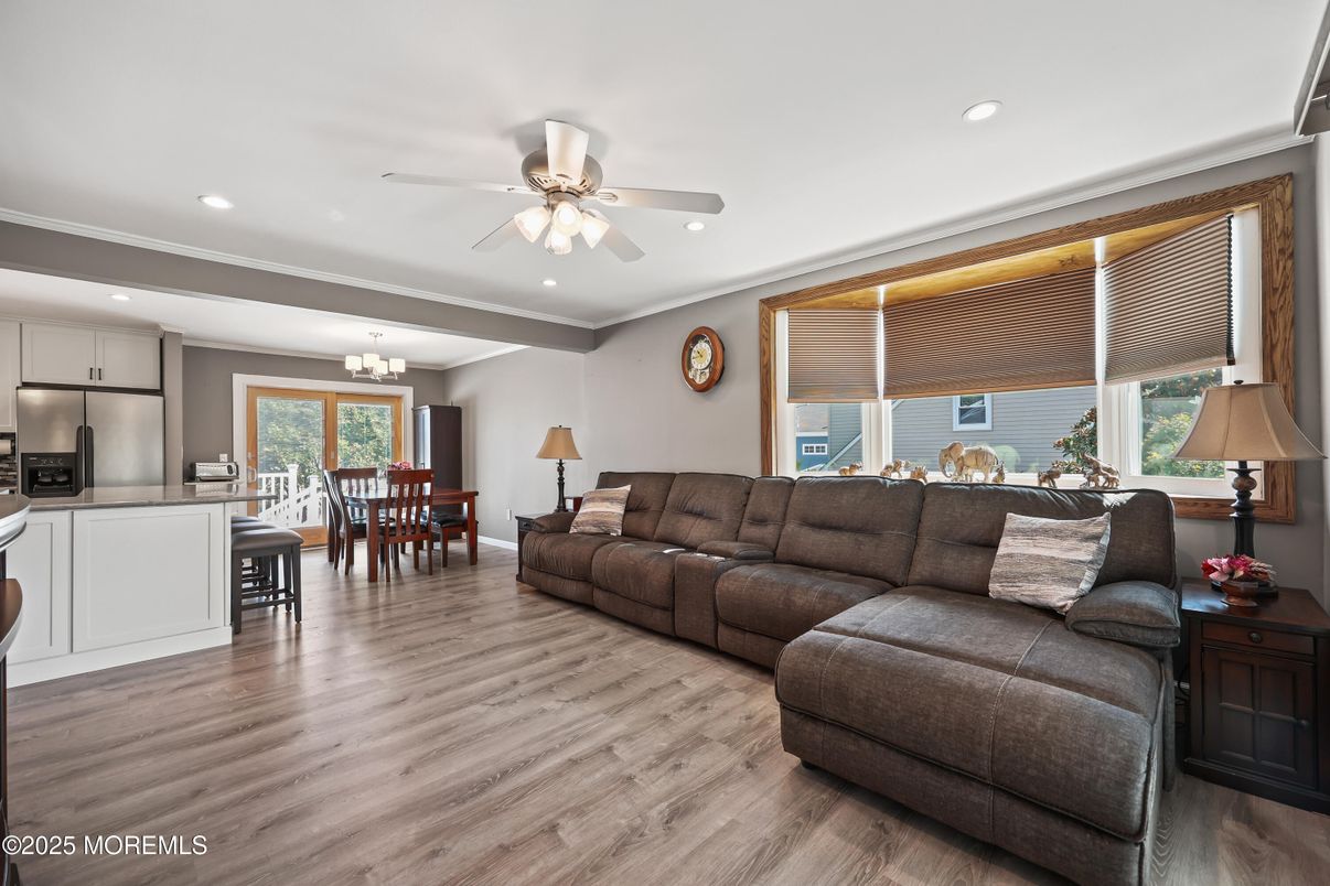 Chandelier, Dining room, Interior, Kitchen, Living room, Recessed Lighting, Wood Texture Flooring