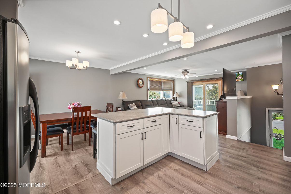 Chandelier, Dining room, Interior, Kitchen, Pendant Lights, Recessed Lighting, Wood Texture Flooring