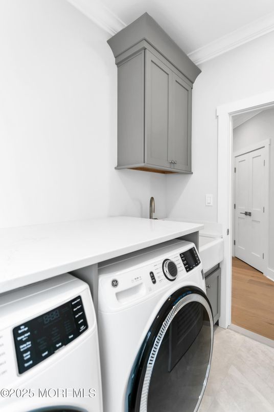 Interior, Washer, Wood Texture Flooring