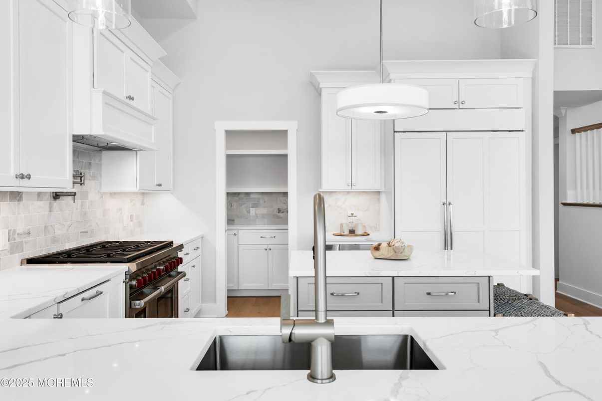 Interior, Kitchen, Pendant Lights, Wood Texture Flooring