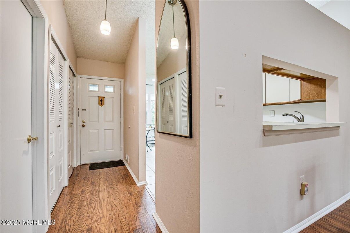 Interior, Pendant Lights, Wood Texture Flooring