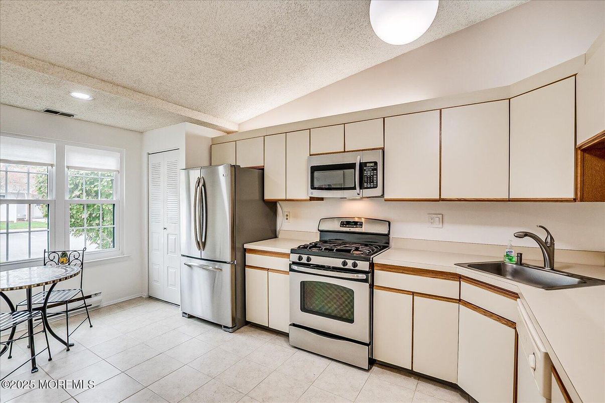 Dining room, Interior, Kitchen, Recessed Lighting, Stainless Steel Appliances