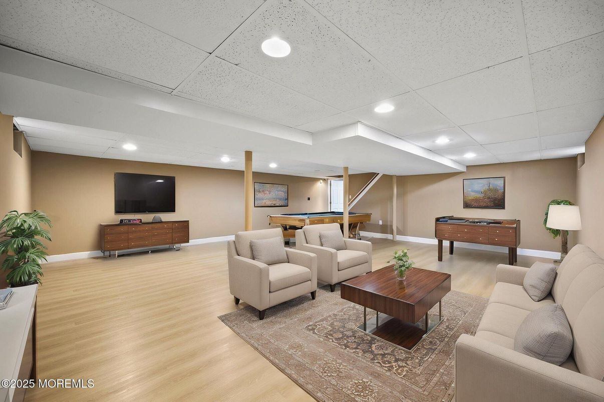 Billiard Table, Game Room, Interior, Living room, Recessed Lighting, Wood Texture Flooring