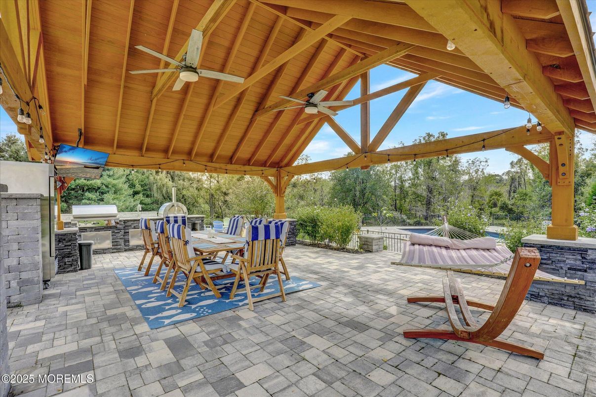 Exterior, Outdoor Kitchen