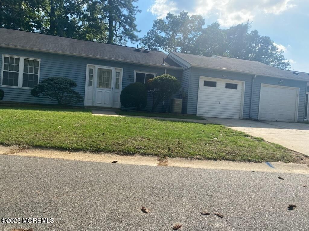 Attached, Exterior, Facade, Ranch