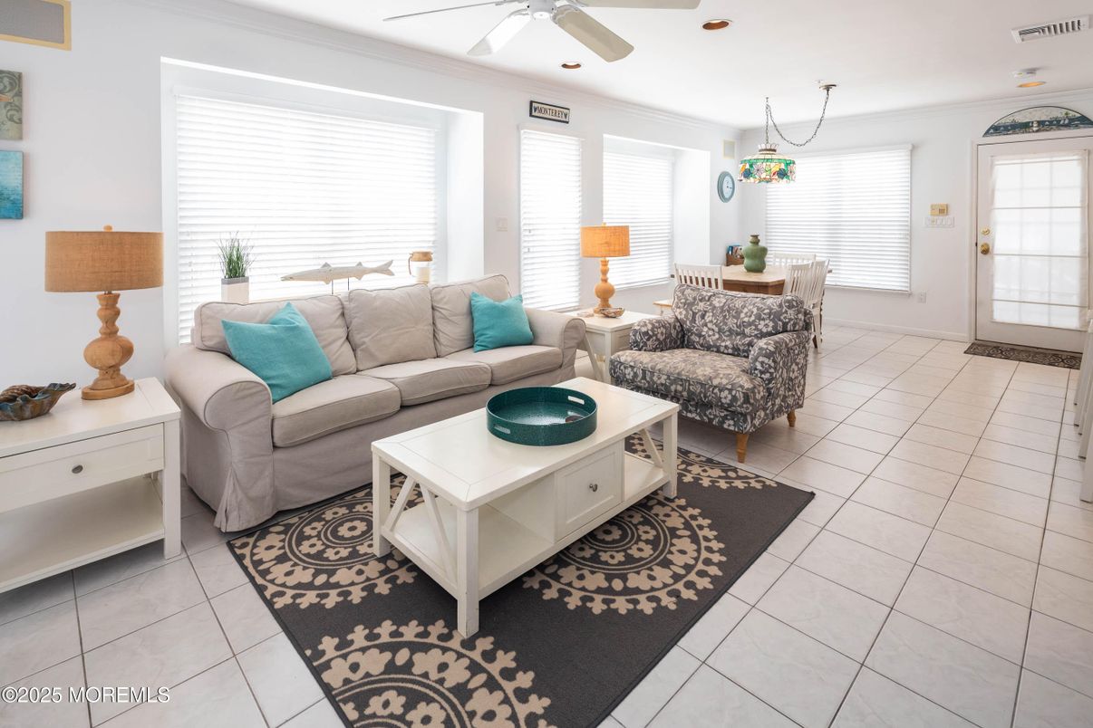 Dining room, Interior, Living room, Pendant Lights, Recessed Lighting