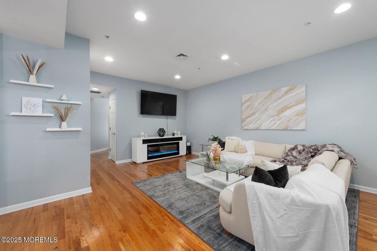 Interior, Living room, Recessed Lighting, Wood Texture Flooring