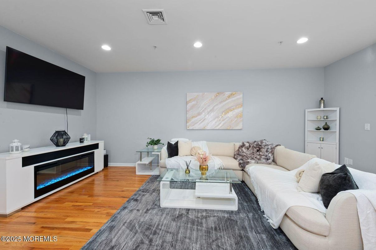 Interior, Living room, Recessed Lighting, Wood Texture Flooring