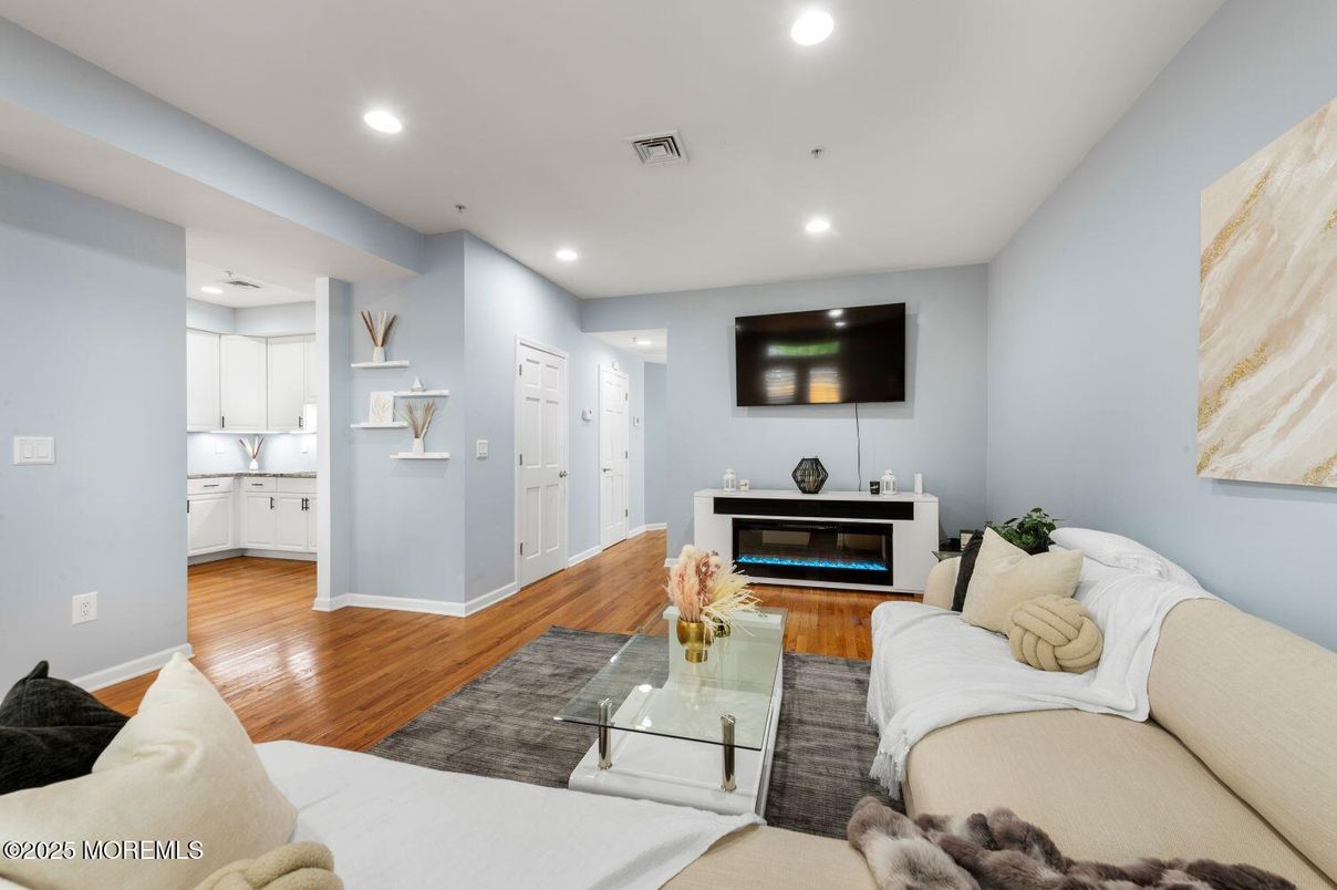 Interior, Living room, Recessed Lighting, Wood Texture Flooring